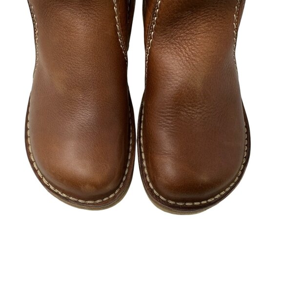 Stylish Brown Winter Boots for Women - Picture 6 of 16